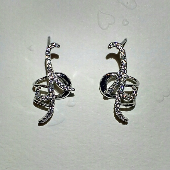 NWT Silver-tone cuff earrings - Picture 4 of 4